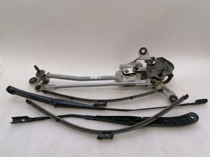 PORSCHE TAYCAN 9J Front Wiper Linkage 9J1955024D Wischermotor Vorne RHD!!!