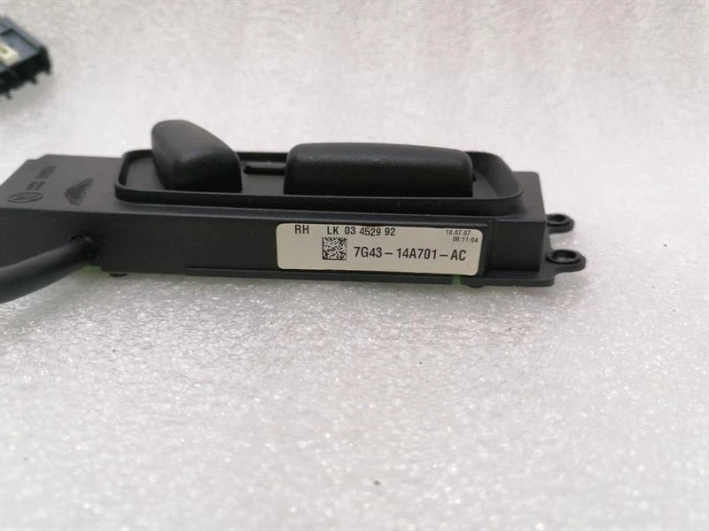 ASTON MARTIN VANTAGE V8 Right Seat Memory Swtich 7G43-14A701-AC Sitz Schalter Re - Image 3