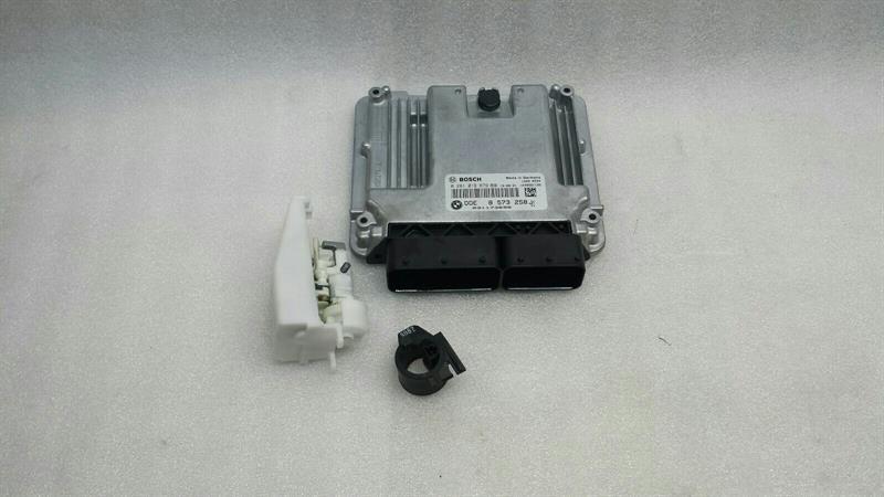 2013 BMW 1 Series Motorsteuergerät N47D20 1.6d 8573258 Engine control unit