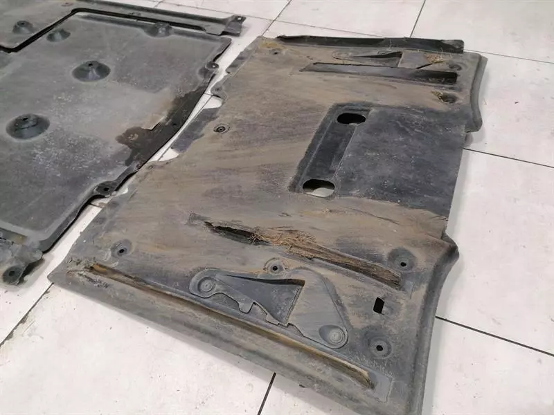 PORSCHE CAYMAN 718 GT4 UNDERTRAY 982825205A WITH DEFECTS Unterbodenverkleidung - Image 2