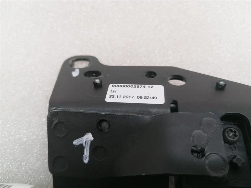 McLaren 570S Spider 9224644A LEFT ROOF LOCK  LINKS DACHSCHLOSS - Image 3