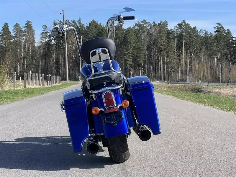 2007 Harley-Davidson FLHRSE3 Screamin’ Eagle Road King CVO - Image 5