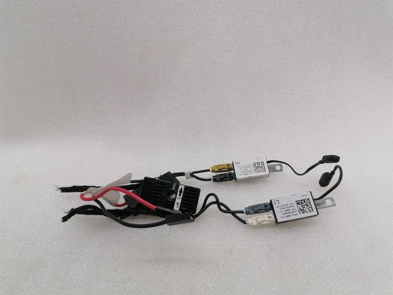 TESLA MODEL S 90D Aerial / Antenna 1004798-00-D Antenne