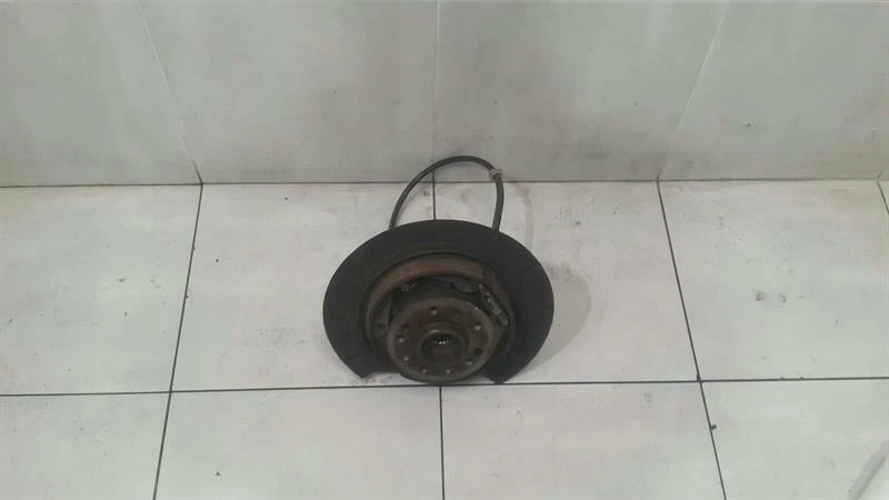 MERCEDES R63 AMG W251 Left Rear Hub A1643501108 Radlagergehäuse Hinten Links