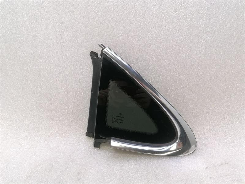 PORSCHE TAYCAN 9J Left Rear ¼  Glass 9J1845297R Türscheibe ¼ Hinten LH