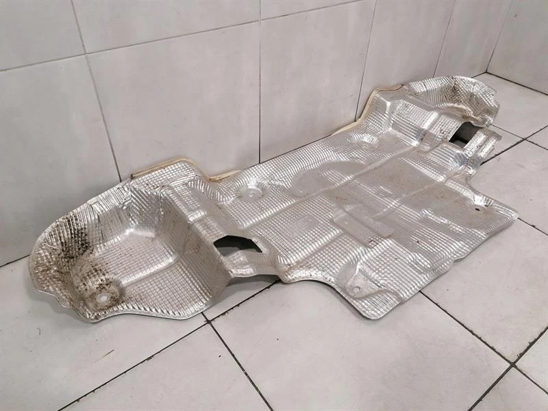 PORSCHE CAYMAN 718 GT4 98150440503 REAR HEAT SHIELD HINTERES HITZESCHILD - Image 3