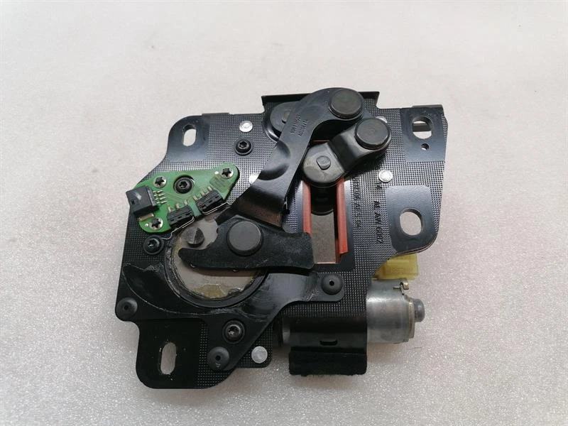 PORSCHE 911 991 99156111700 CABRIO VERDECK SCHLOSS SOFT TOP LOCK ROOF LOCK CATCH - Image 5