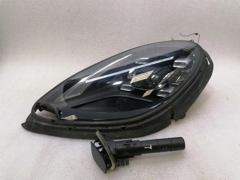 PORSCHE MACAN 95B Left Head light95B941005G Scheinwerfer Links DEFEKT