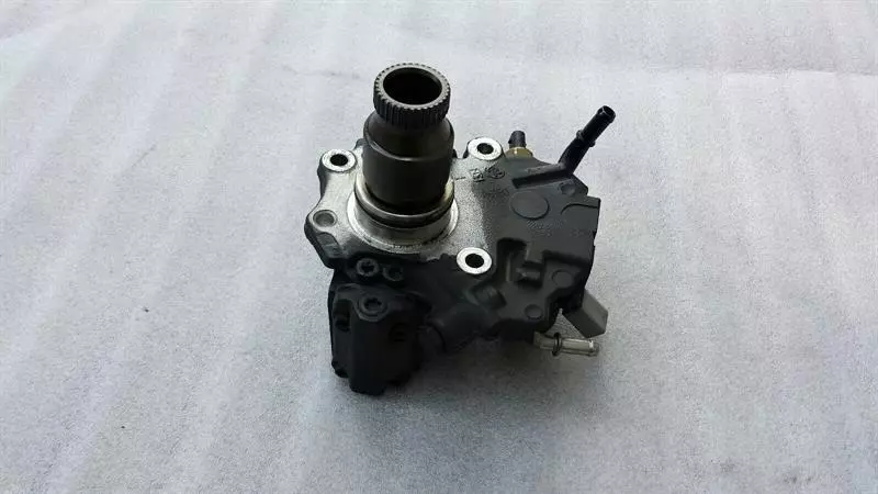 2010 MERCEDES E W212 W204 OM651 A6510700601 Hochdruckpumpe Einspritzpumpe pump