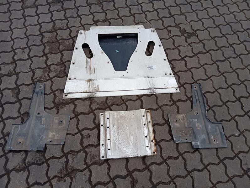 ASTON MARTIN RAPIDE AMR Rear Undertray AD43-17C857-BB Unterbodenverkleidung