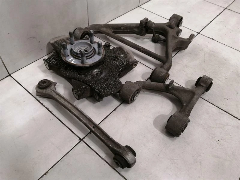 ASTON MARTIN VANTAGE V8 RLH Hub 8D33-5A971-AB Radlagergehäuse Hinten Links satz - Image 4