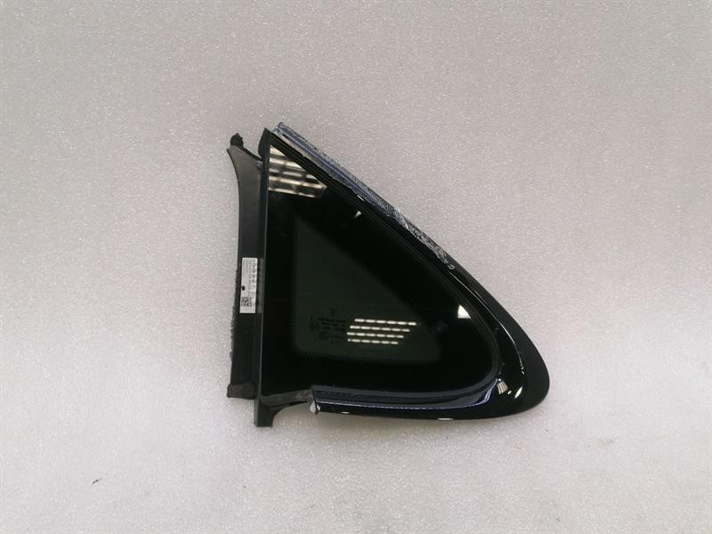 PORSCHE TAYCAN 9J Left Rear ¼  Glass 9J1845297AE Türscheibe ¼ Hinten LH