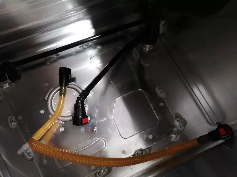 McLaren 570S Spider Fuel Tank 13K0124CP  Kraftstofftank - Image 7