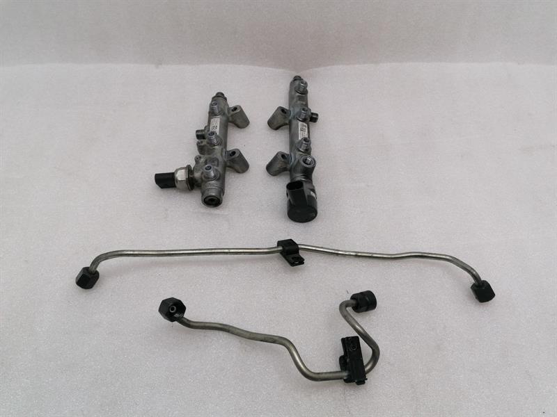 PORSCHE MACAN 95B Fuel Rail 059130090CN Einspritzleiste Rohr Verteiler
