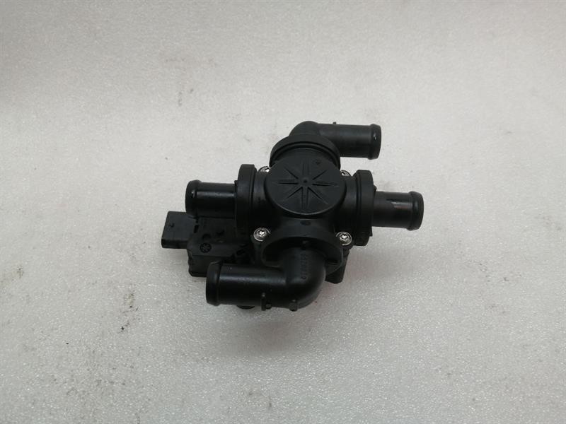 PORSCHE TAYCAN 9J Heater valve 9J1906459A Heizungsventil ventil