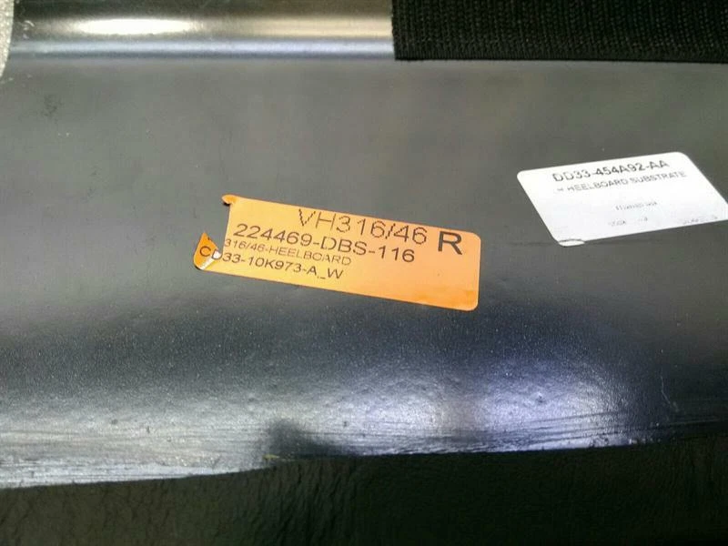 ASTON MARTIN VANQUISH S AM29 Heel Board Trim CD33-10K973-A Abdeckung Hinten - Image 6