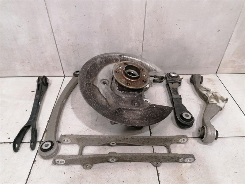 BMW 5 Series F90 G30 M5 Right Rear Hub 7857066 Radlagergehäuse Hinten Rechts