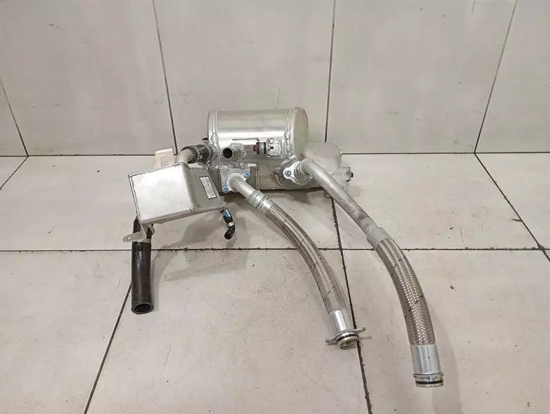 McLaren 720S Spider Dry Oil sump 14FA125CP ÖLWANNE RESERVIOR - Image 3