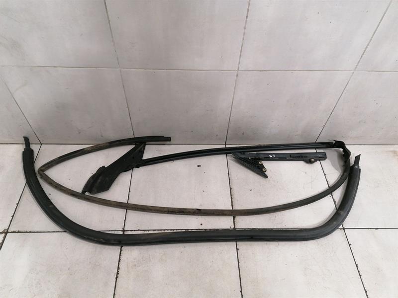 PORSCHE 911 992 Right Door Seal 992831703F Türdichtungen Rechts