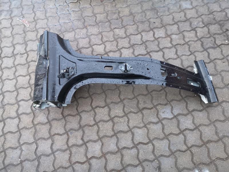 TESLA MODEL 3 LONG RANGE 1080019-S0-P  SEITENVERKLEIDUNG  SIDE PANEL