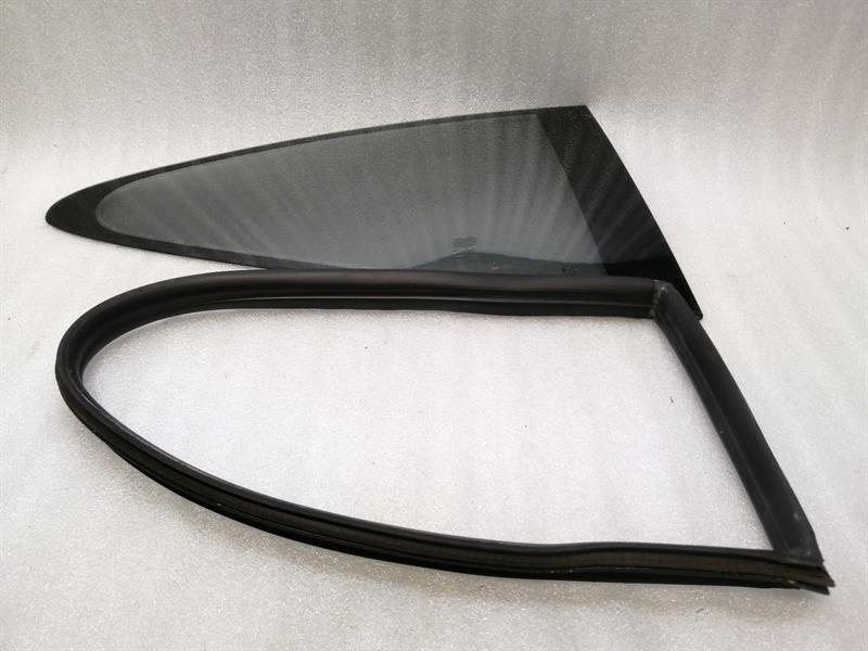 PORSCHE 911 997 Coupe Right Rear ¼  Glass 99754311205 Türscheibe ¼ Hinten RH