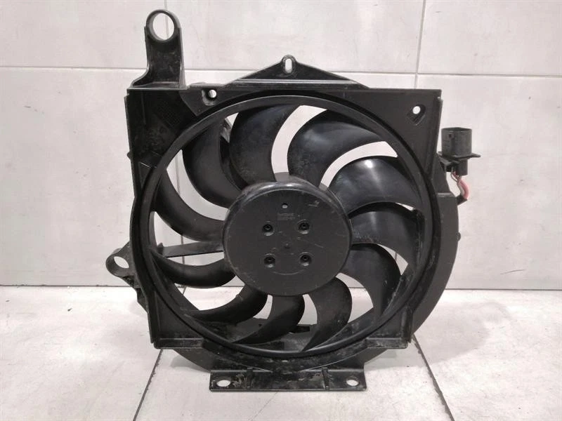 PORSCHE TAYCAN 9J Radiator Fan 9J1959456C Lüfter Elektrolüfter Beschädigt!!!