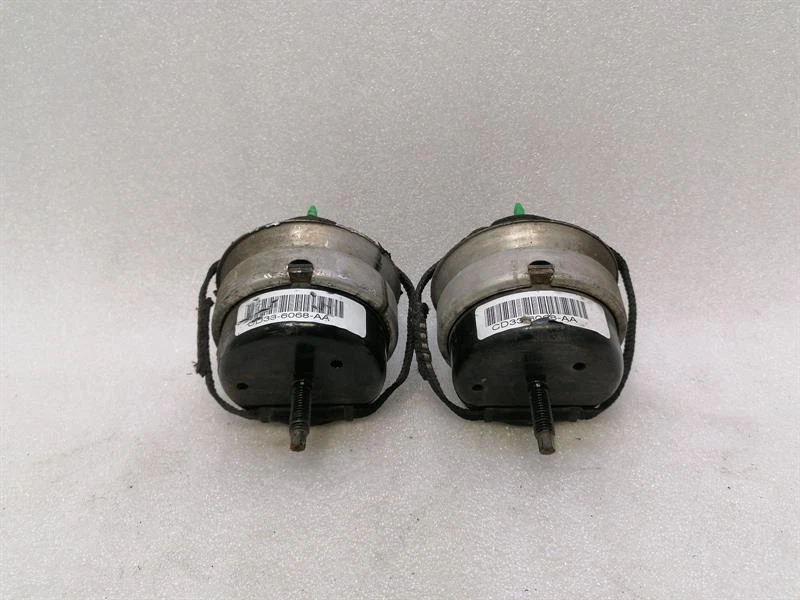 ASTON MARTIN VANQUISH AM310  Gearbox mount CD33-6068-AA Getriebehalter - Image 2