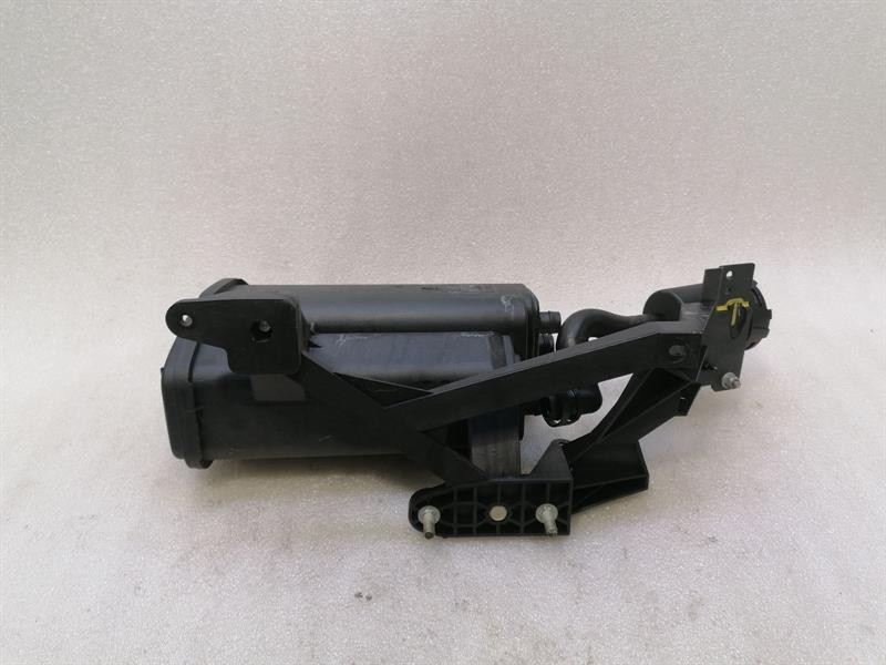 ASTON MARTIN RAPIDE AMR Reservior AD43-9E857-BA behälter  Aktivkohlefilter