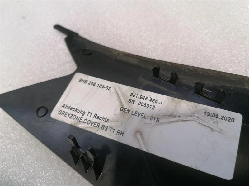 PORSCHE TAYCAN 9J Stop light Light Strip 9J1945081K Bremsleuchte - Image 4