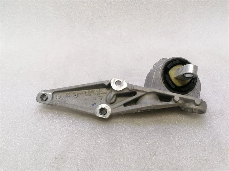 PORSCHE TAYCAN 9J Engine mount 9J1399111D Motorhalter - Image 3