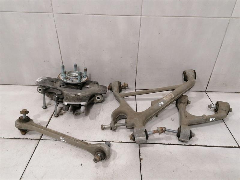 ASTON MARTIN VANTAGE V12 Right Rear Hub AD23-5A970-AA Radlagergehäuse Hinten Re