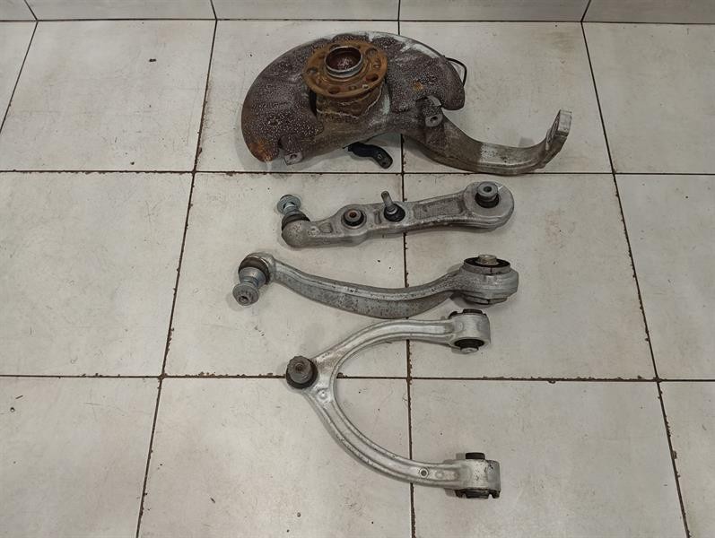 MERCEDES C63 AMG W205 Left Front Hub A2053325100 Radlagergehäuse Vorne Links