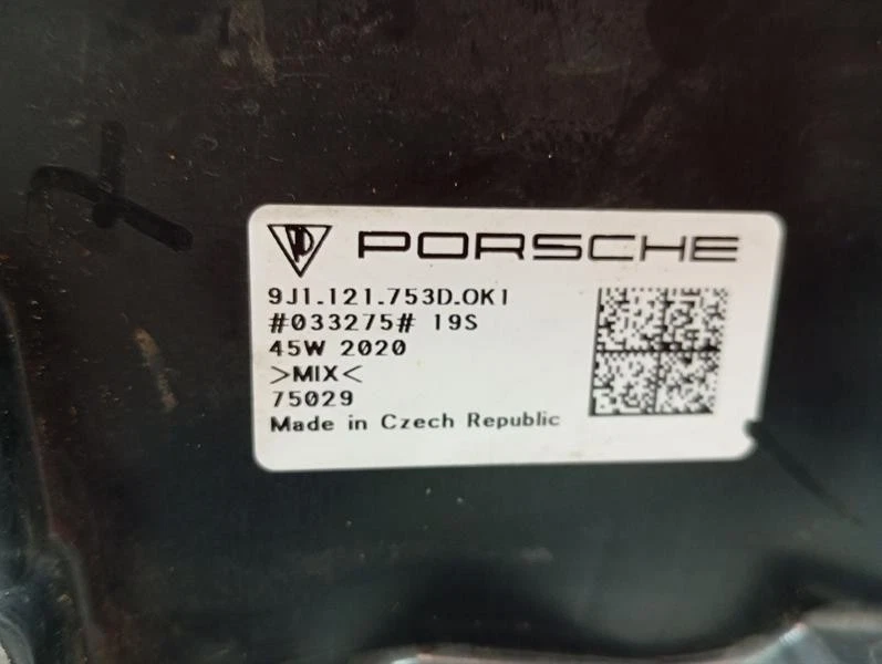 PORSCHE TAYCAN 9J1121753D Radiator grille shutter Luftführungskanal Beschädigt - Image 6