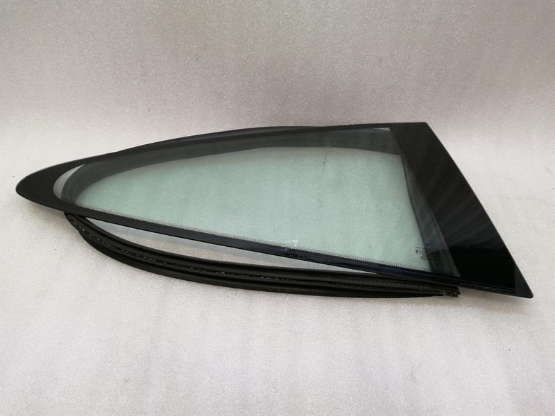 PORSCHE 911 997 Right Rear Quarter Glass 99754311200 Türscheibe ¼ Hinten Rechts