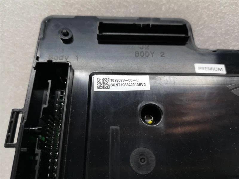 TESLA MODEL 3 STANDARD RANGE Premium Comfort module 1078673-00-L Steuergerät - Image 3