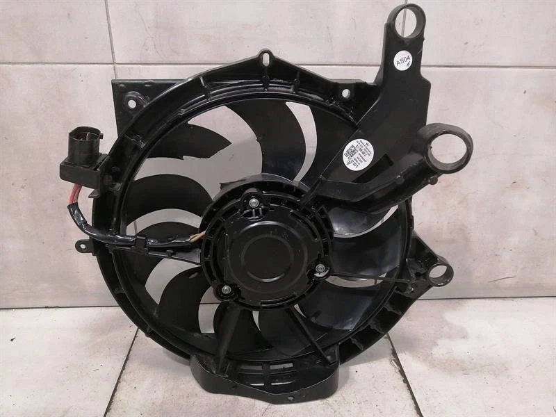 PORSCHE TAYCAN 9J Radiator Fan 9J1959456D Lüfter Elektrolüfter Beschädigt!!!