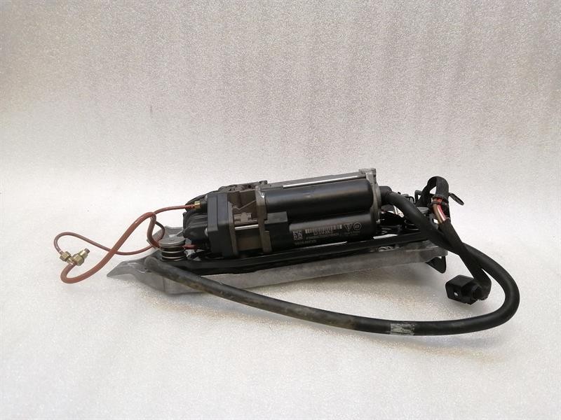 PORSCHE TAYCAN 9J Air Suspension Pump 9J1616006D Kompressor Luftfederung TURBO