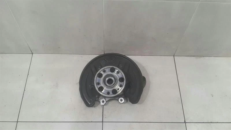 MERCEDES C Class W205 Right Rear Hub A2053500241 Radlagergehäuse Hinten Rechts