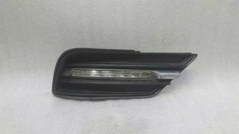MERCEDES R Class W251 Right Foglamp A2218201856 Nebelscheinwerfer Rechts DRL