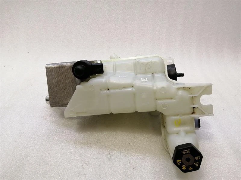 TESLA MODEL 3 Expansion Coolant Tank 1097016-00-D Ausgleichbehälter - Image 2