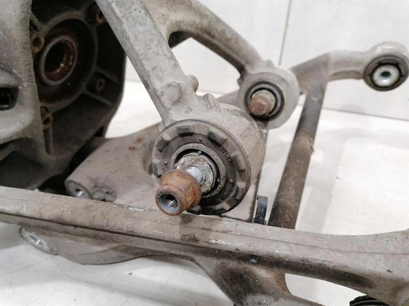 ASTON MARTIN VANTAGE V8 Left Rear Hub 8D33-5A971-AB Radlagergehäuse Hinten Links - Image 5